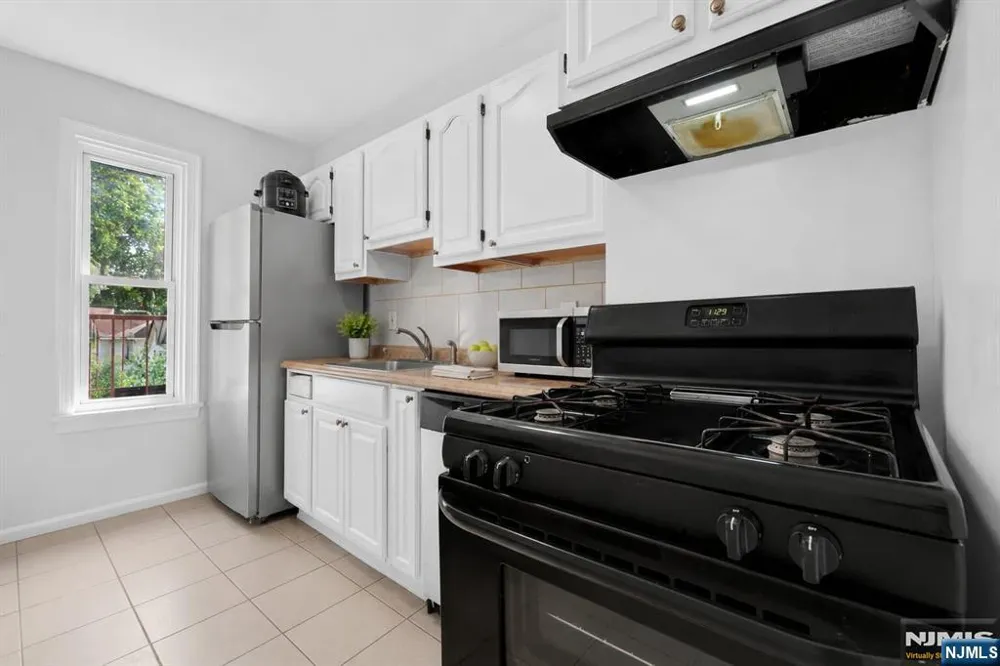 140 W Englewood Avenue 5B Teaneck, NJ 07666