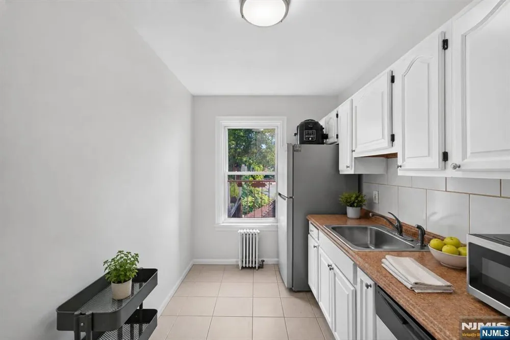 140 W Englewood Avenue 5B Teaneck, NJ 07666