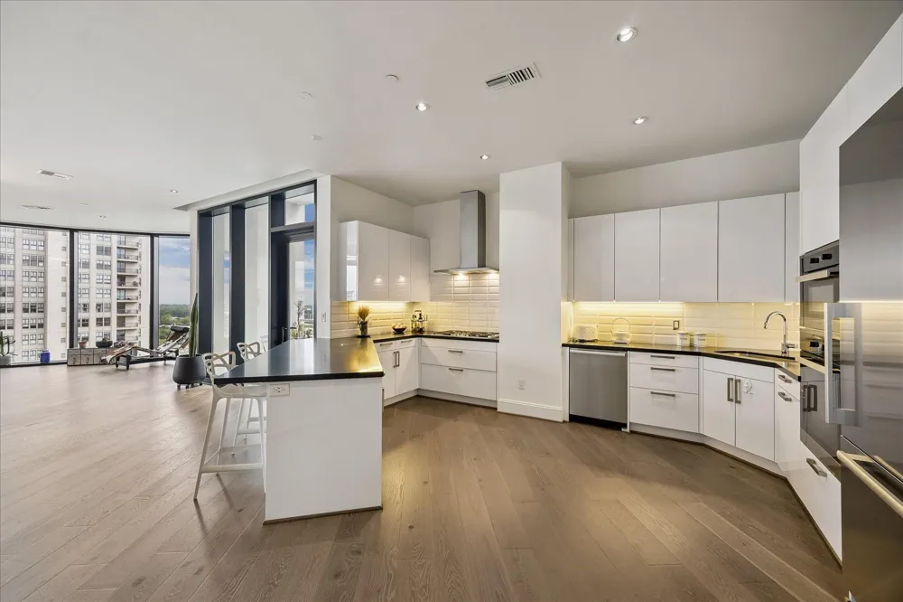 1409 Post Oak Boulevard #1102 Houston, TX 77056