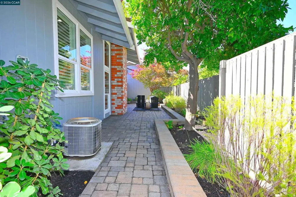 48 Rolling Green Circle Pleasant Hill, CA 94523