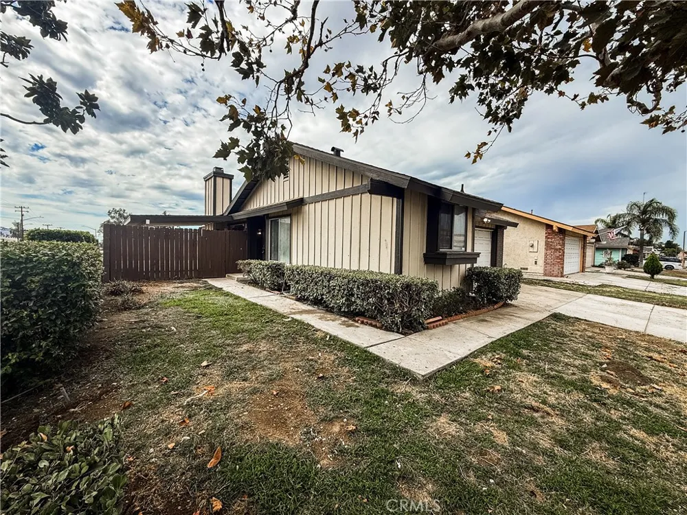 15797 Paine Fontana, CA 92336