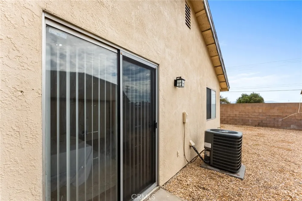 15797 Paine Fontana, CA 92336
