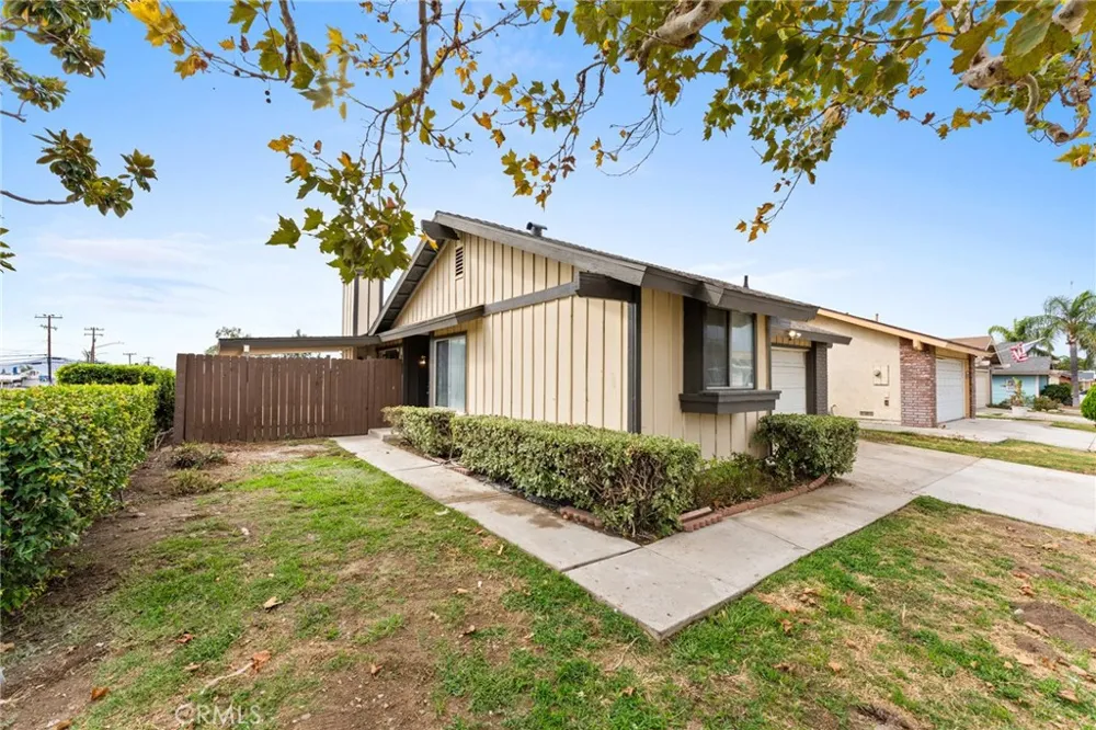 15797 Paine Fontana, CA 92336