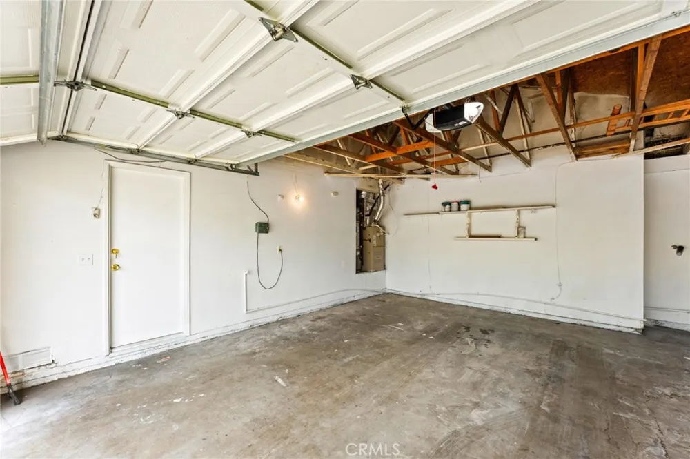 15797 Paine Fontana, CA 92336