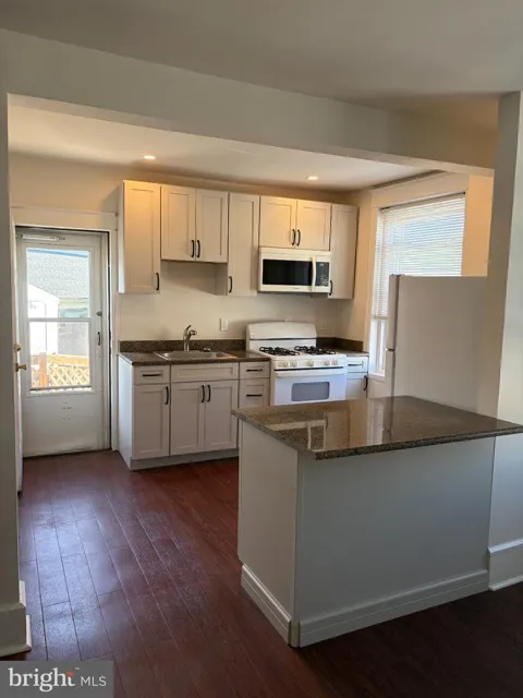 8 W BENEDICT AVENUE #2E