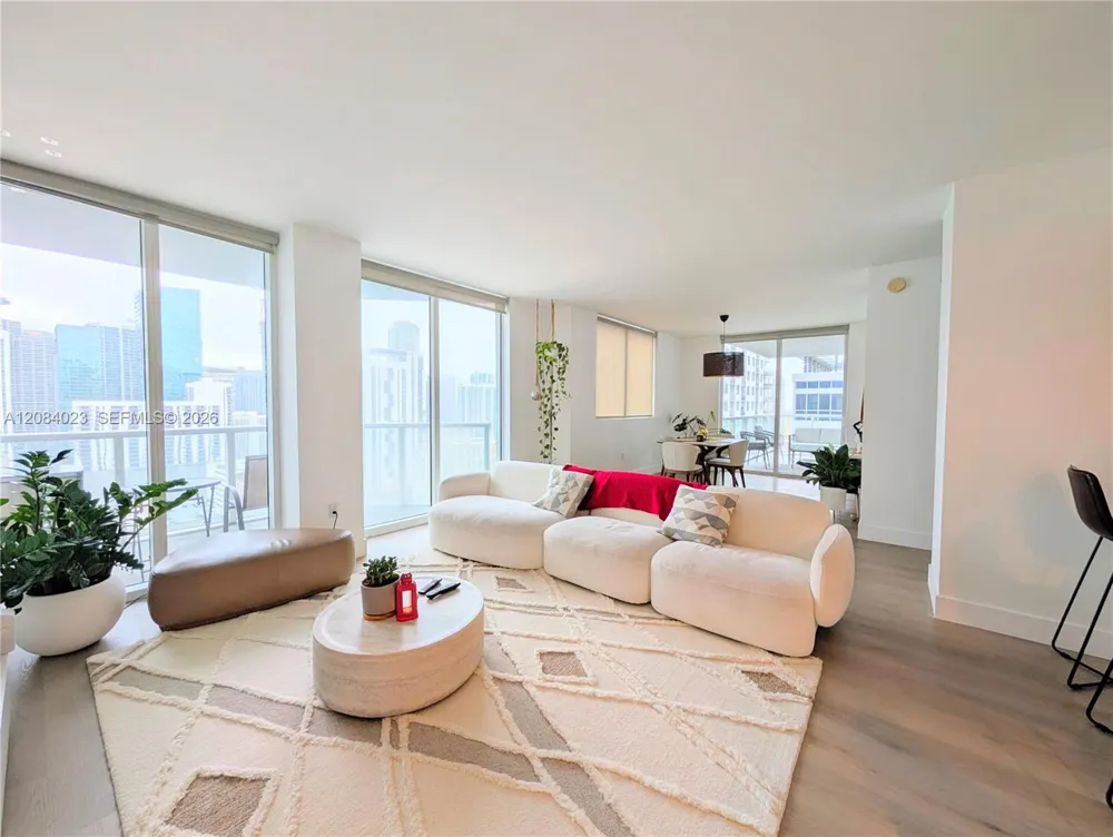 253 NE 2nd ST #3008 Miami, FL 33132