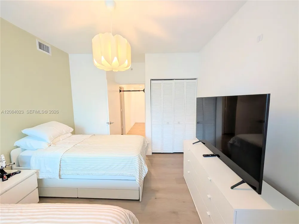 253 NE 2nd ST #3008 Miami, FL 33132