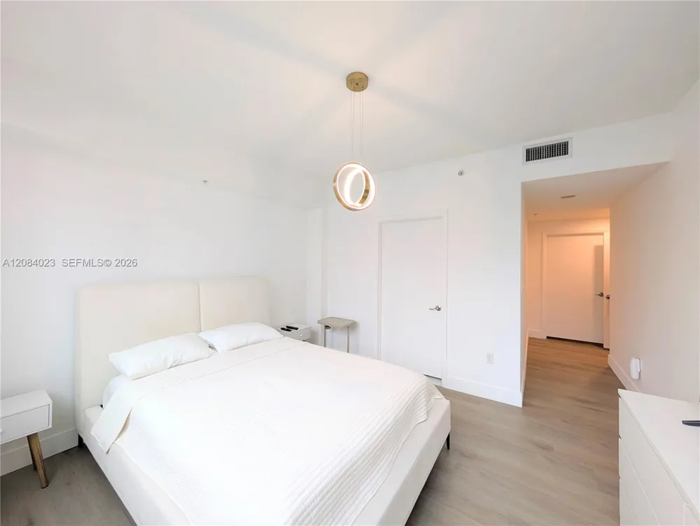 253 NE 2nd ST #3008 Miami, FL 33132