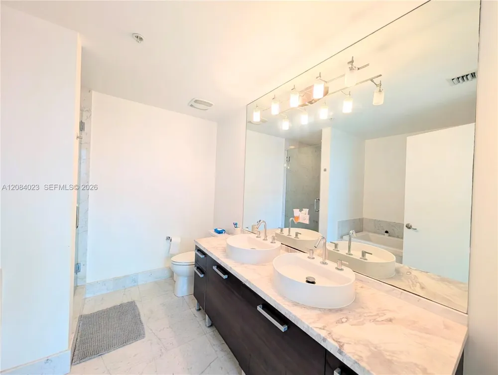 253 NE 2nd ST #3008 Miami, FL 33132