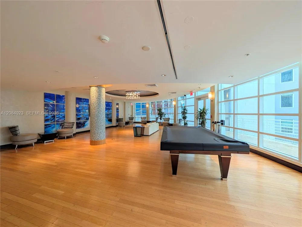 253 NE 2nd ST #3008 Miami, FL 33132