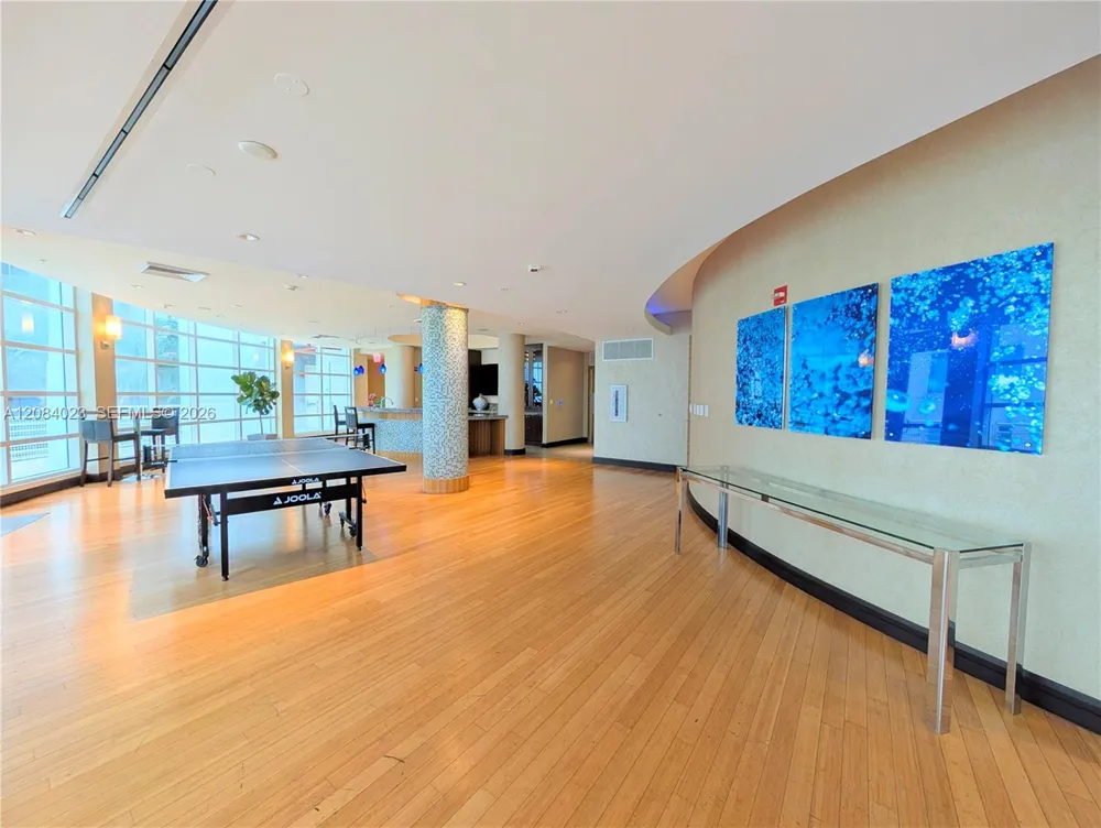 253 NE 2nd ST #3008 Miami, FL 33132