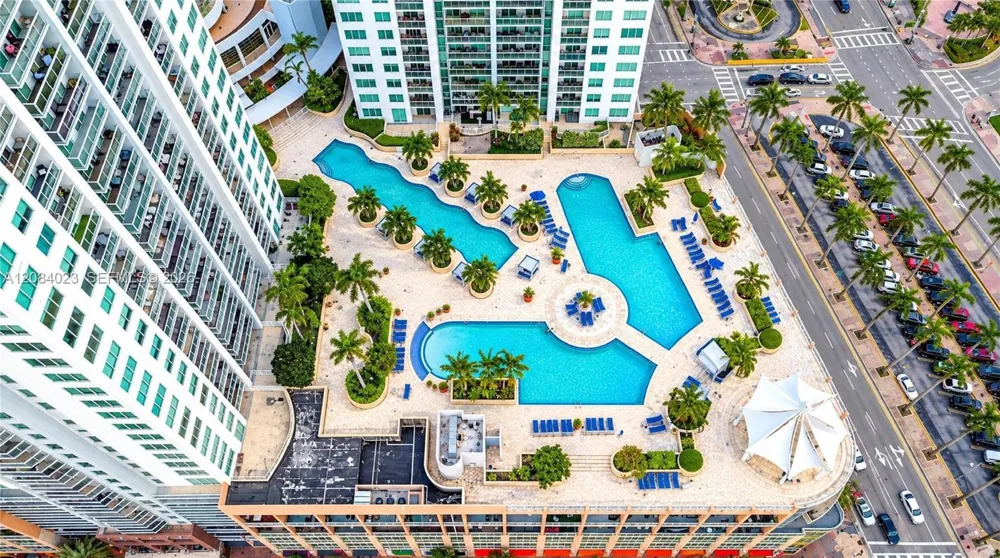 253 NE 2nd ST #3008 Miami, FL 33132