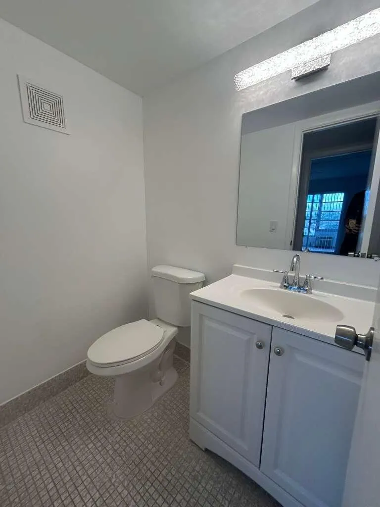 4119 Newport U Deerfield Beach, FL 33442