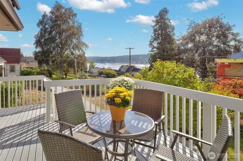 18750 Fjord Drive NE