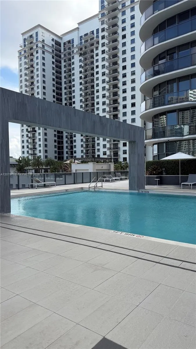 45 SW 9th St #1106 Miami, FL 33130