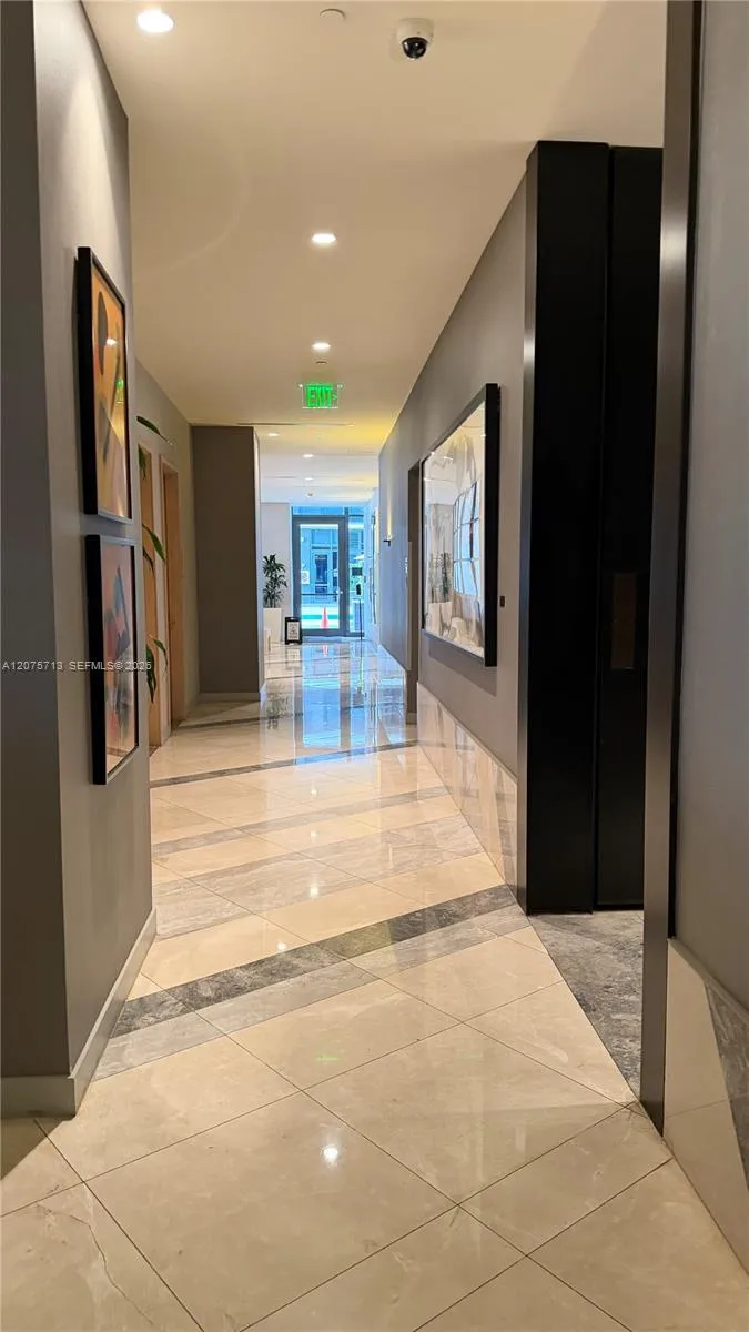 45 SW 9th St #1106 Miami, FL 33130