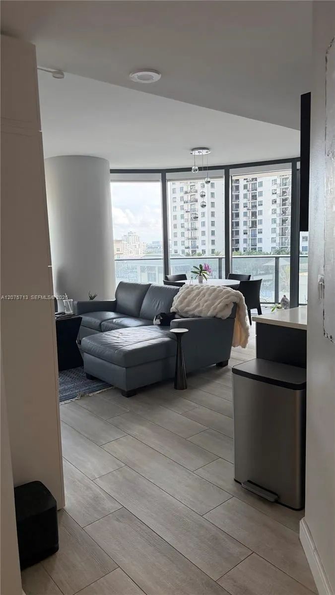 45 SW 9th St #1106 Miami, FL 33130