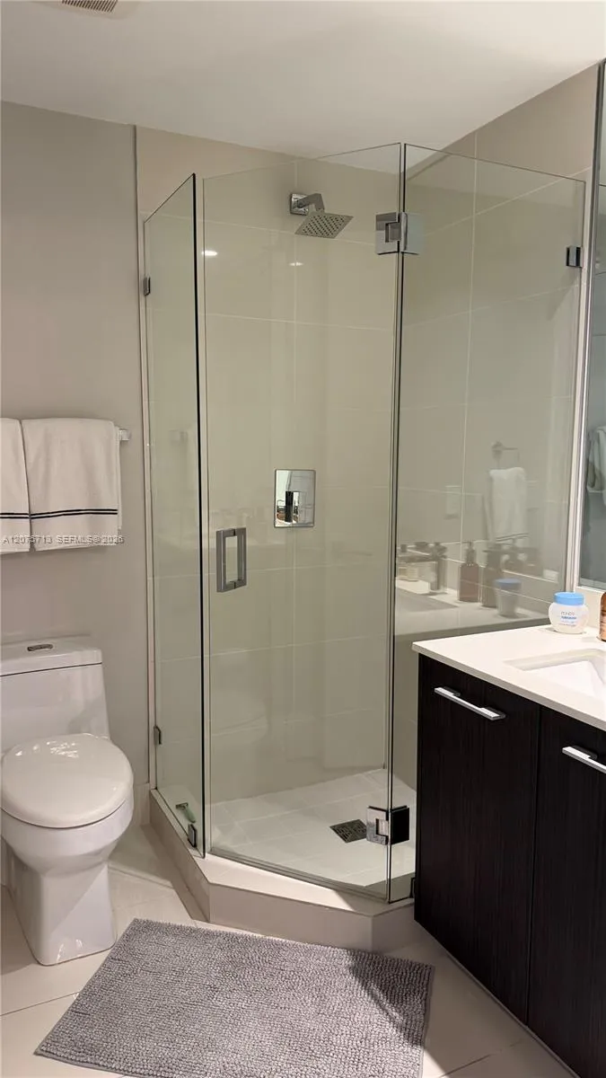 45 SW 9th St #1106 Miami, FL 33130