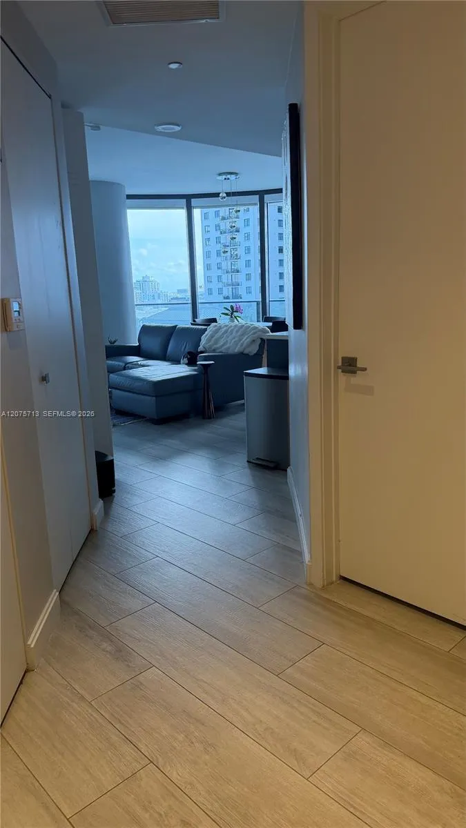 45 SW 9th St #1106 Miami, FL 33130