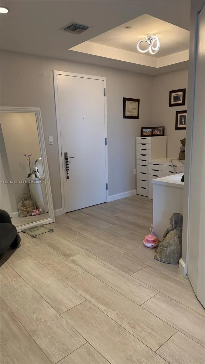45 SW 9th St #1106 Miami, FL 33130