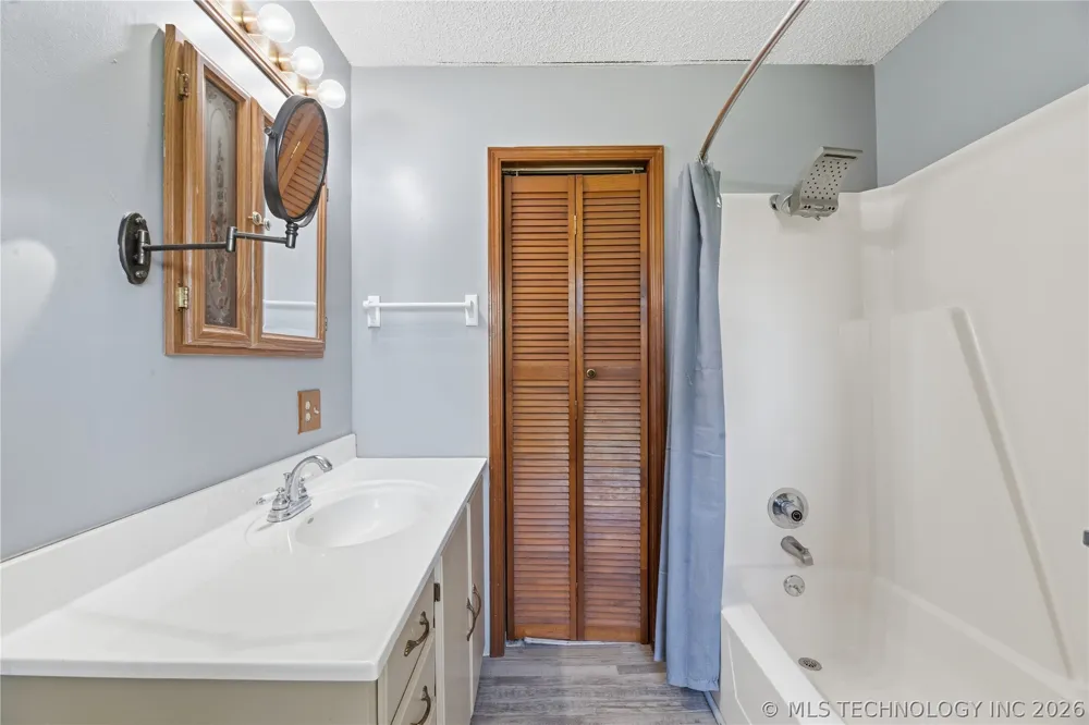 22701 Ns 421 Road Nowata, OK 74048