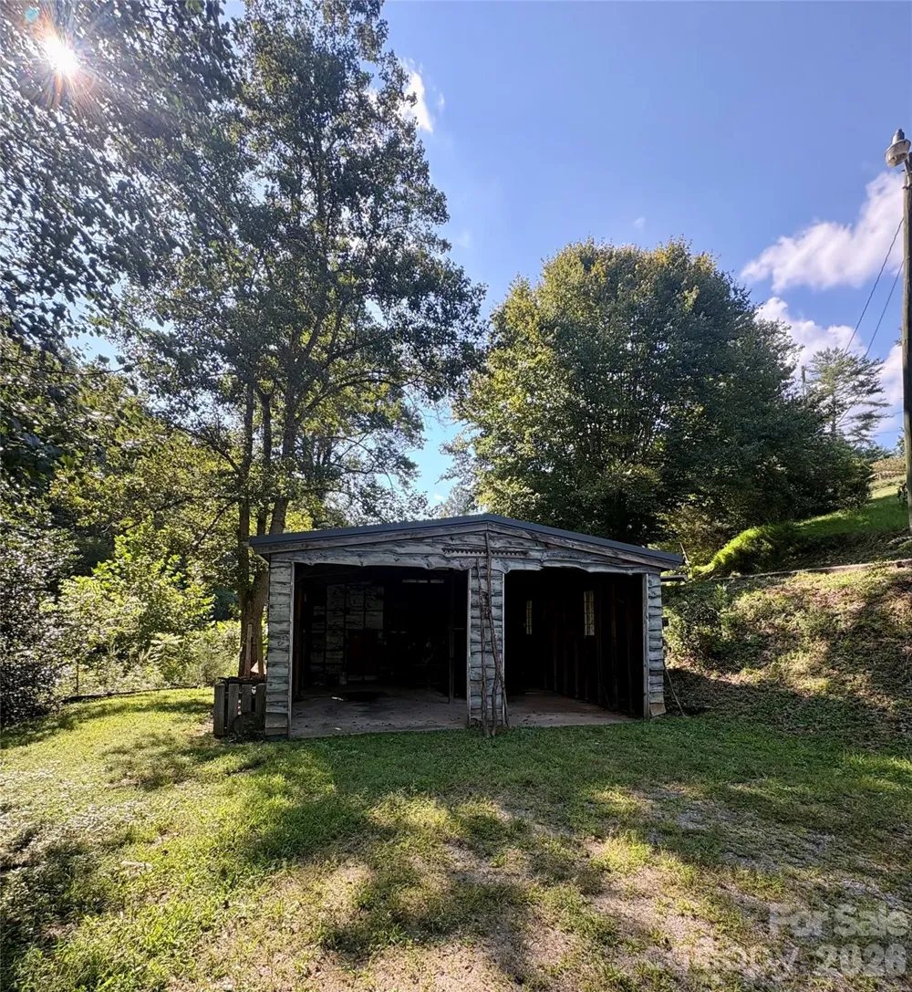 4019 Happy Goats Way Lenoir, NC 28645