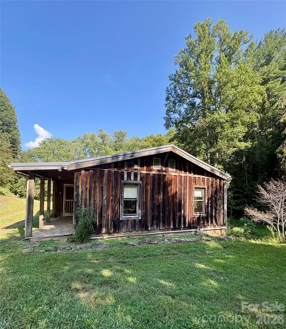 4019 Happy Goats Way Lenoir, NC 28645