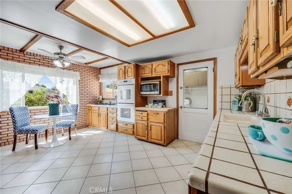 5031 Raton Long Beach, CA 90807