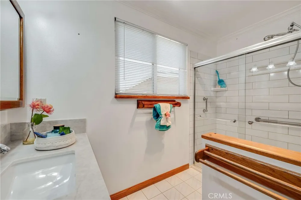 5031 Raton Long Beach, CA 90807