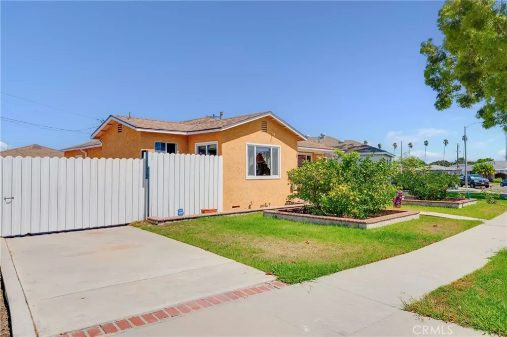 5031 Raton Long Beach, CA 90807
