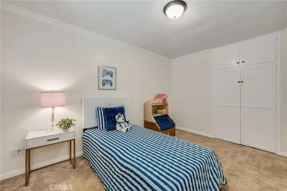 5031 Raton Long Beach, CA 90807