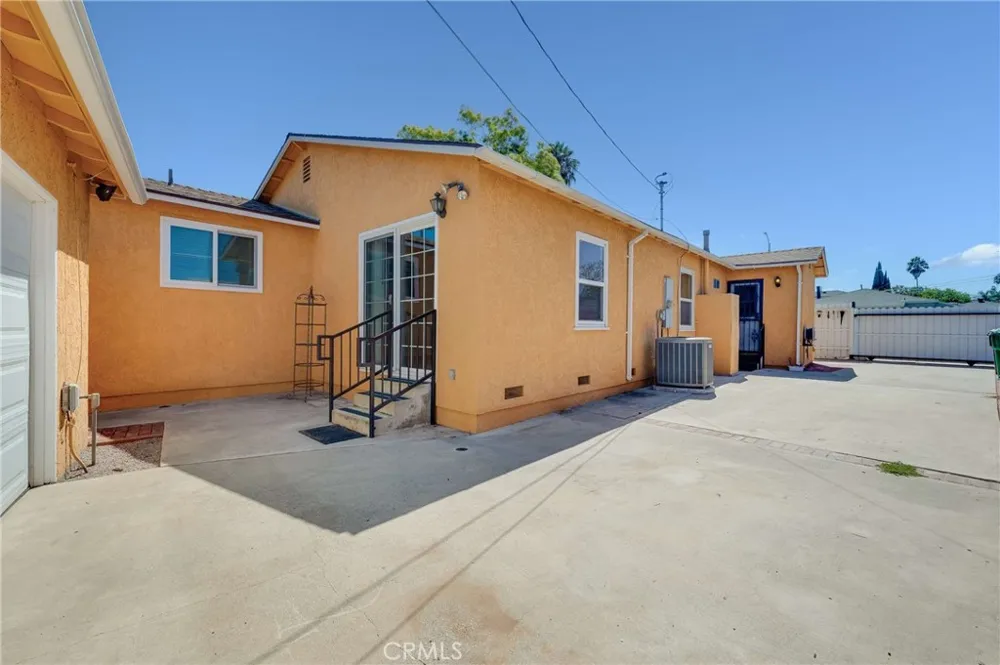 5031 Raton Long Beach, CA 90807
