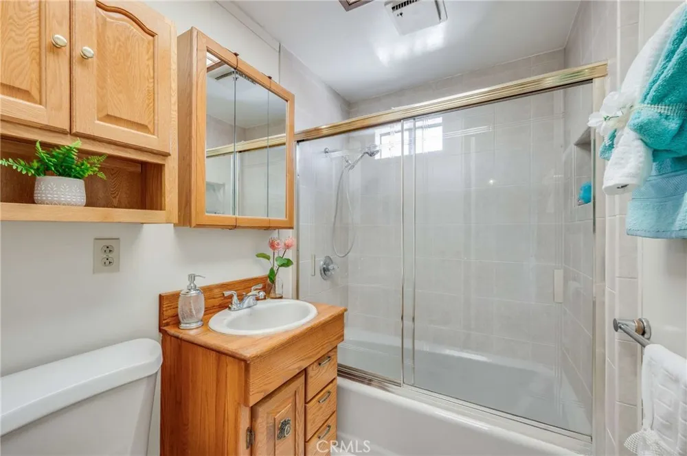 5031 Raton Long Beach, CA 90807