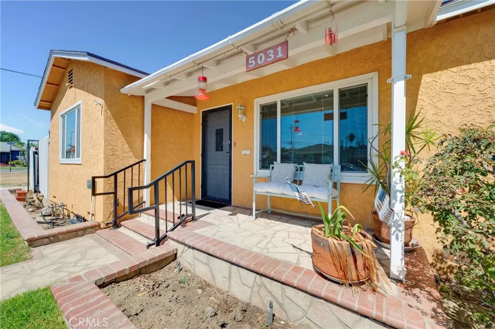 5031 Raton Long Beach, CA 90807