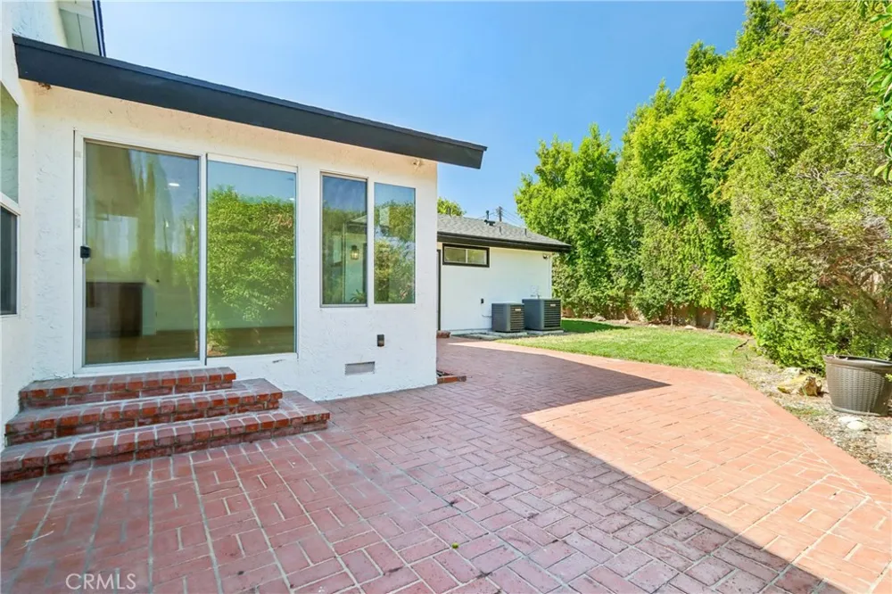 10007 Debra Ave Granada Hills, CA 91343