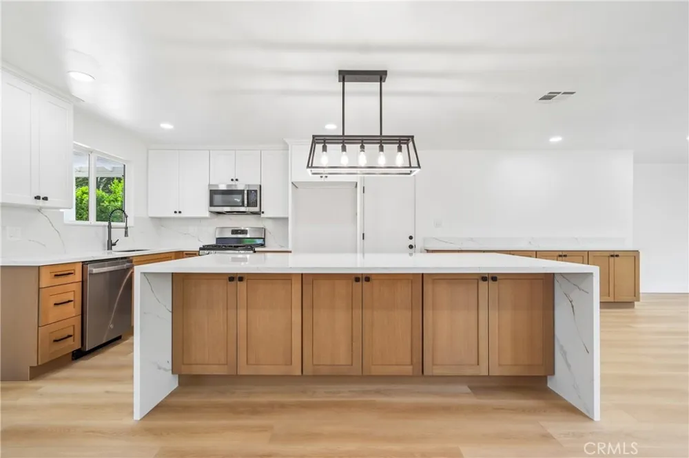 10007 Debra Ave Granada Hills, CA 91343