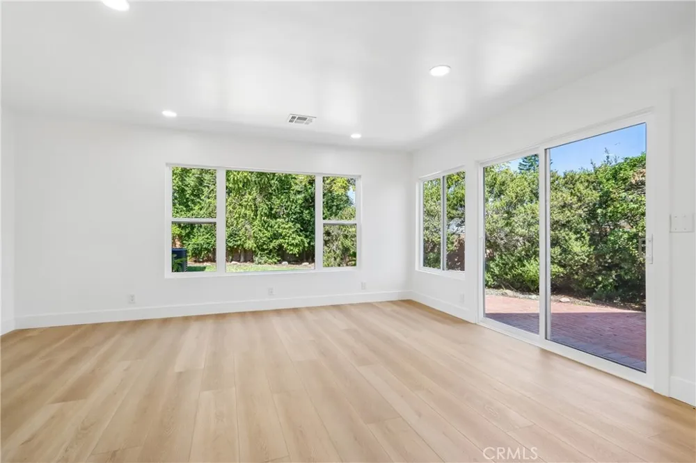 10007 Debra Ave Granada Hills, CA 91343