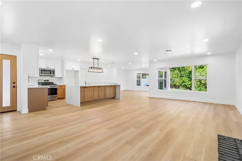 10007 Debra Ave Granada Hills, CA 91343