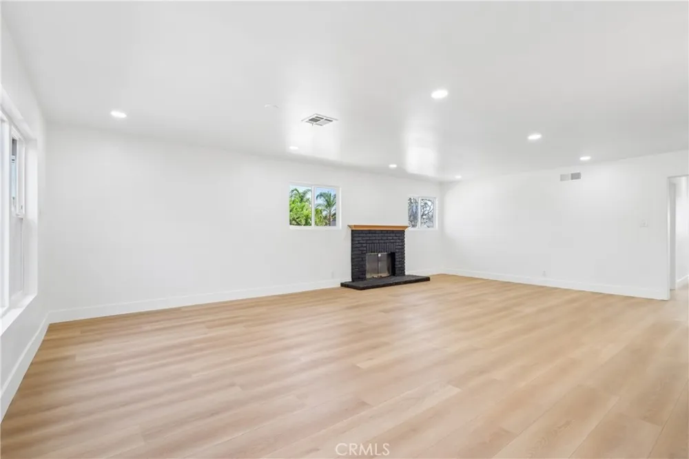 10007 Debra Ave Granada Hills, CA 91343