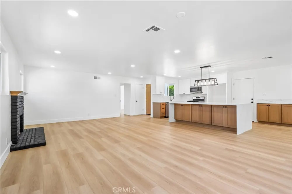 10007 Debra Ave Granada Hills, CA 91343
