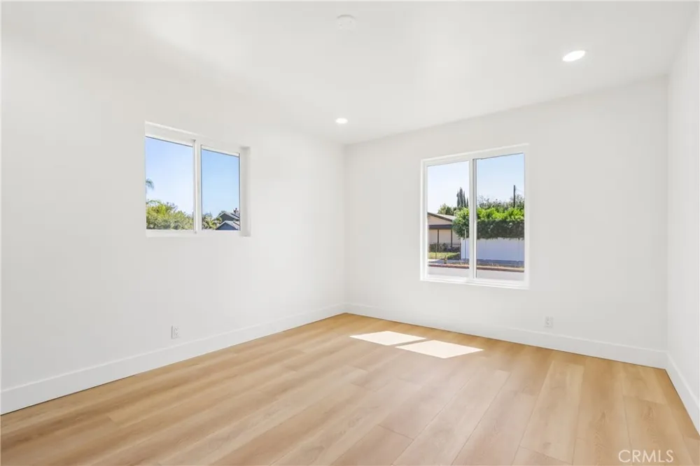 10007 Debra Ave Granada Hills, CA 91343