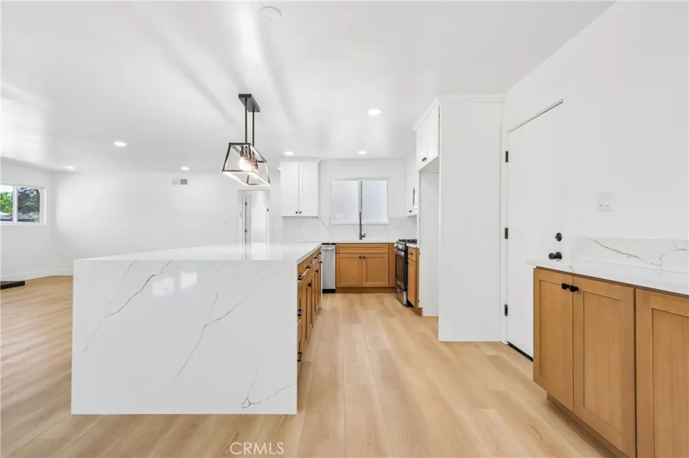 10007 Debra Ave Granada Hills, CA 91343