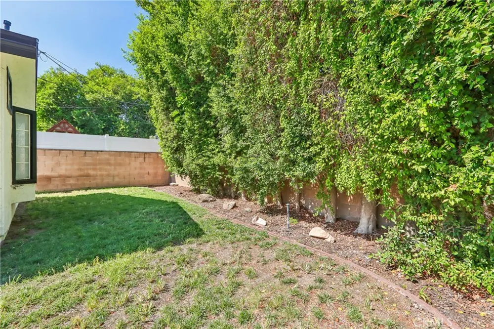 10007 Debra Ave Granada Hills, CA 91343