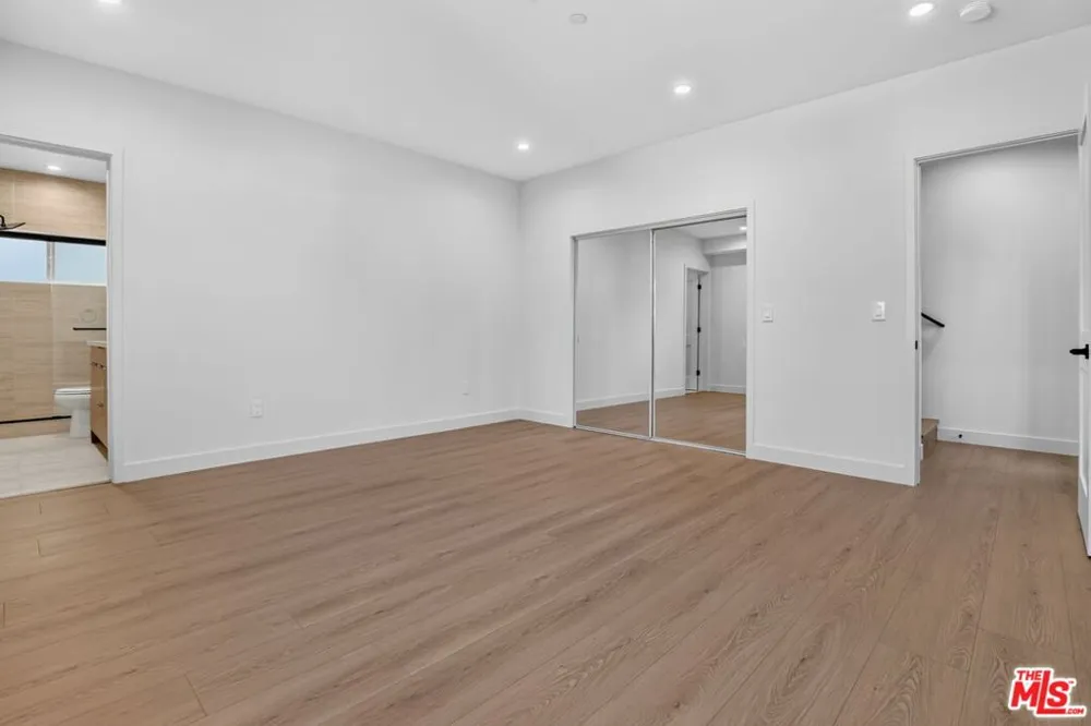 11304 Collins Street ##2 Los Angeles, CA 91601