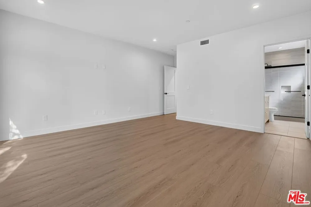11304 Collins Street ##2 Los Angeles, CA 91601