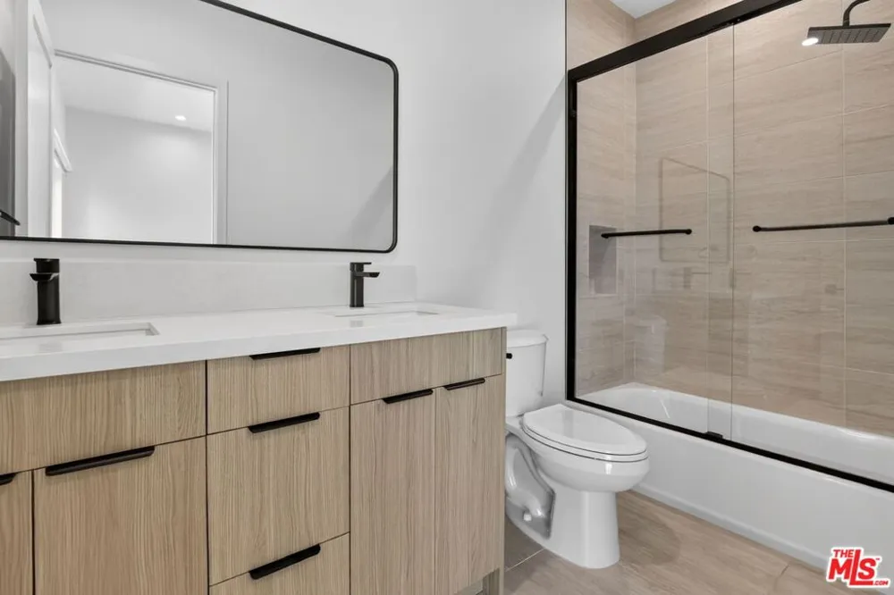 11304 Collins Street ##2 Los Angeles, CA 91601