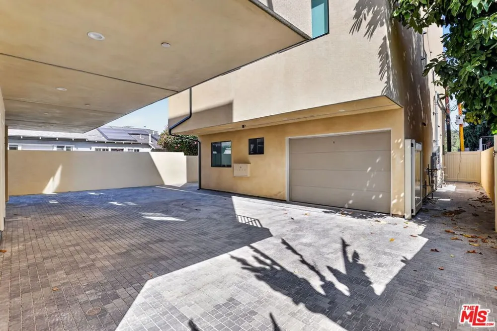 11304 Collins Street ##2 Los Angeles, CA 91601