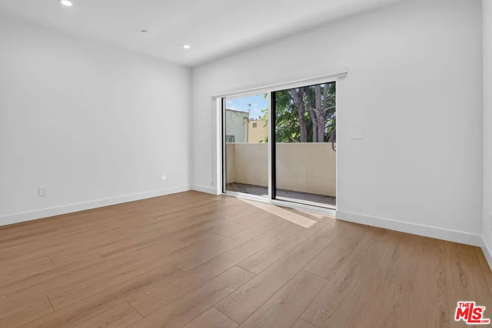 11304 Collins Street ##2 Los Angeles, CA 91601