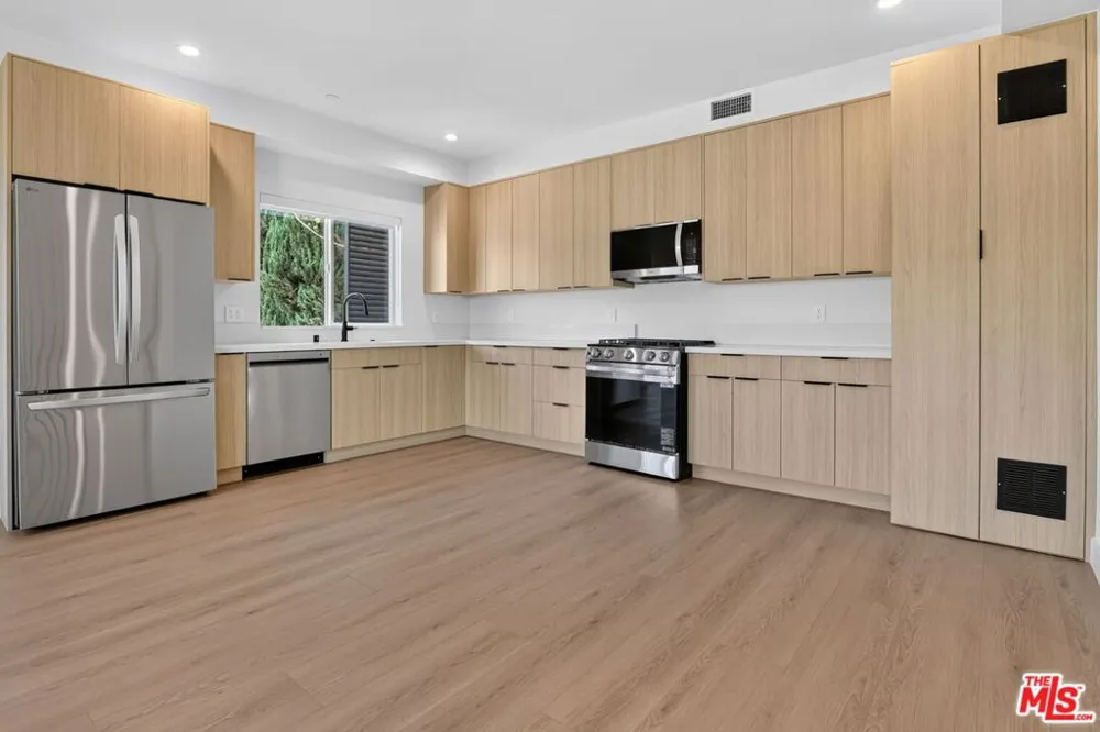 11304 Collins Street ##2 Los Angeles, CA 91601