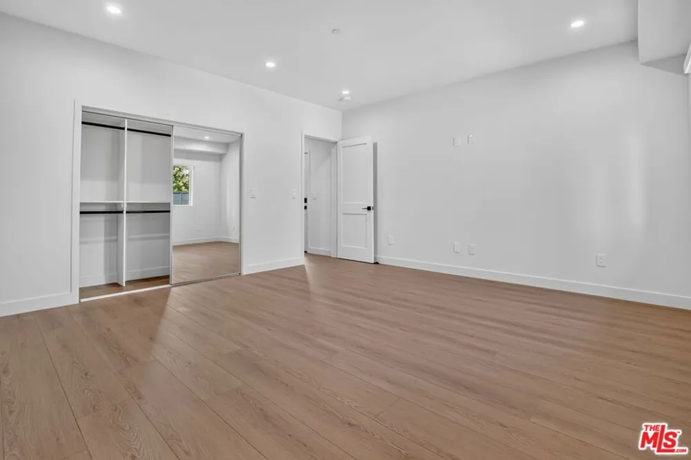 11304 Collins Street ##2 Los Angeles, CA 91601